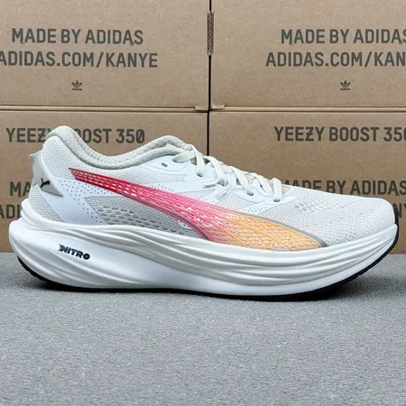 プーマ スニーカー