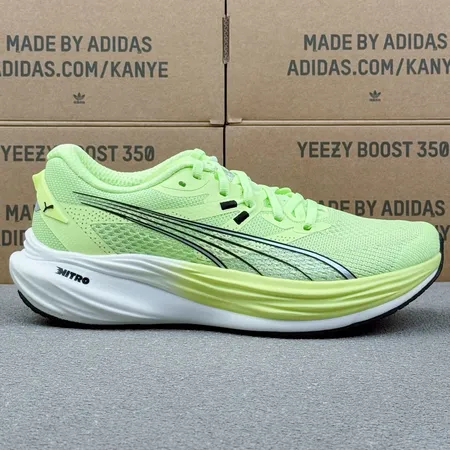 プーマ スニーカー