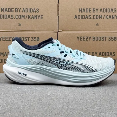 プーマ スニーカー