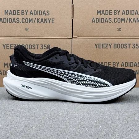 プーマ スニーカー