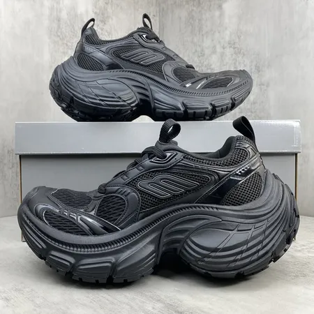 バレンシアガ スニーカー