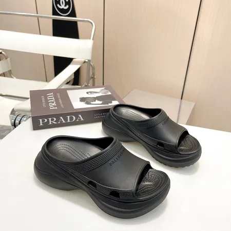 バレンシアガ スリッパ