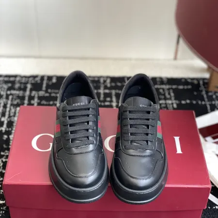 グッチ カジュアルシューズ