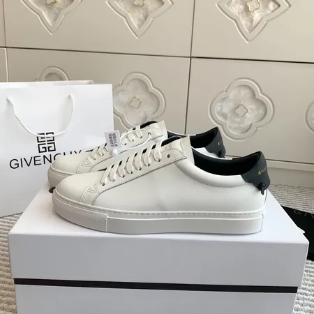 ジバンシィ カジュアルシューズ