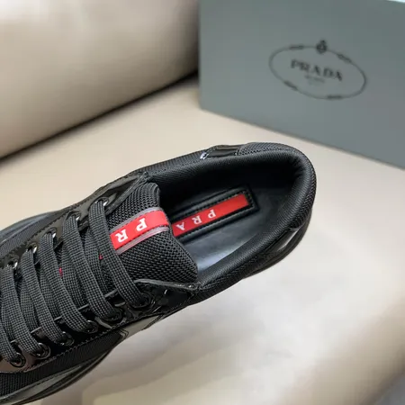 プラダ スニーカー