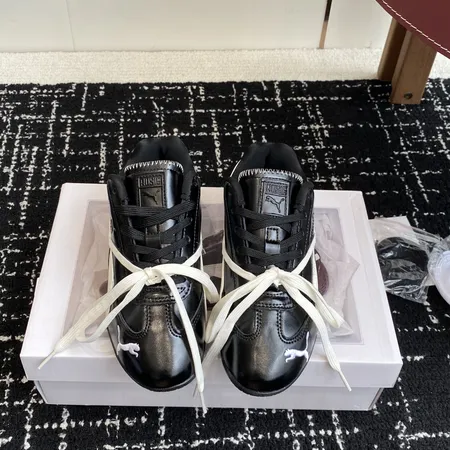 プーマ スニーカー