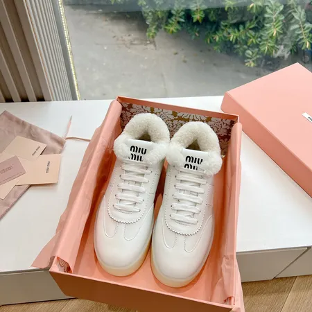 ミュウミュウ カジュアルシューズ