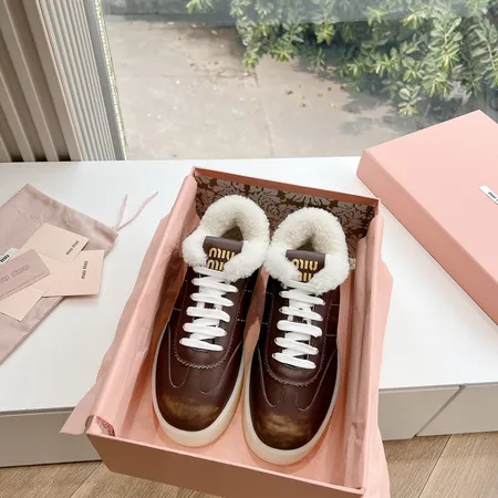 ミュウミュウ カジュアルシューズ