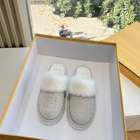 フェンディ スリッパ