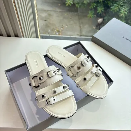 バレンシアガ スリッパ