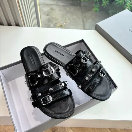 バレンシアガ スリッパ