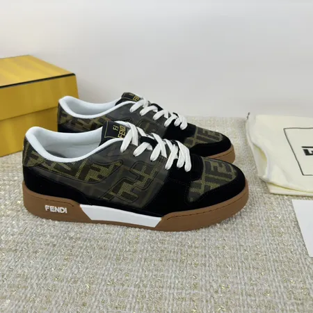 フェンディ カジュアルシューズ