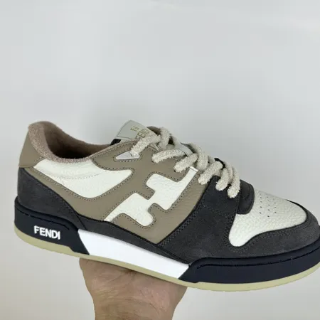 フェンディ カジュアルシューズ