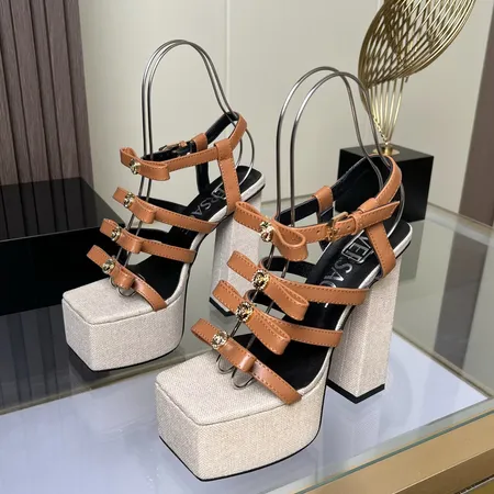 ヴェルサーチ サンダル