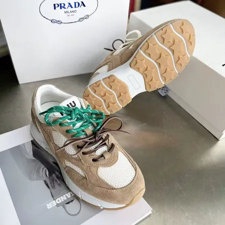 ミュウミュウ スニーカー