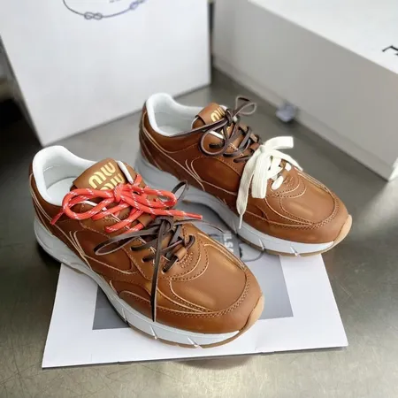 ミュウミュウ スニーカー