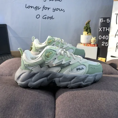 フィラ スニーカー