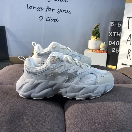 フィラ スニーカー