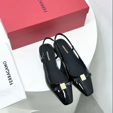 フェラガモ サンダル