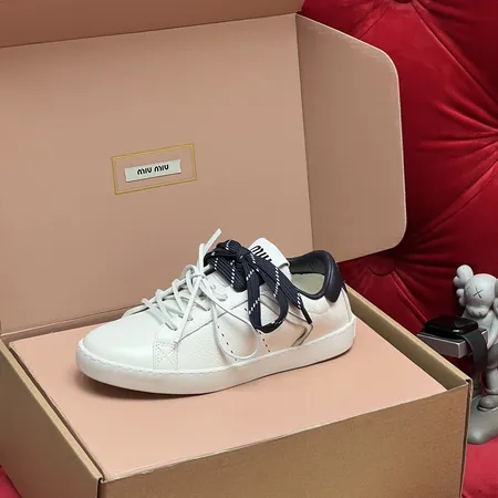 ミュウミュウ カジュアルシューズ