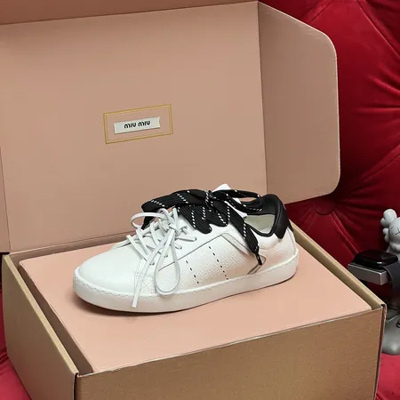 ミュウミュウ カジュアルシューズ