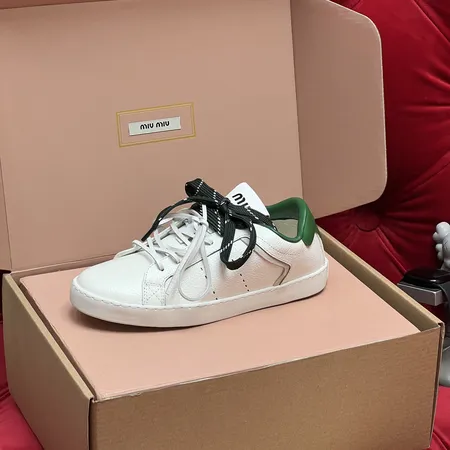 ミュウミュウ カジュアルシューズ