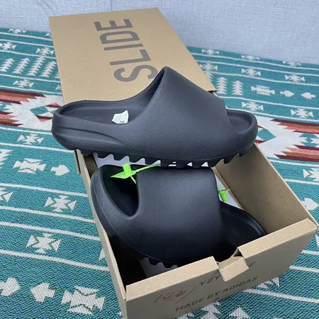 アディダス スリッパ