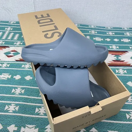 アディダス スリッパ