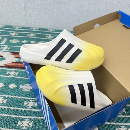 アディダス スリッパ