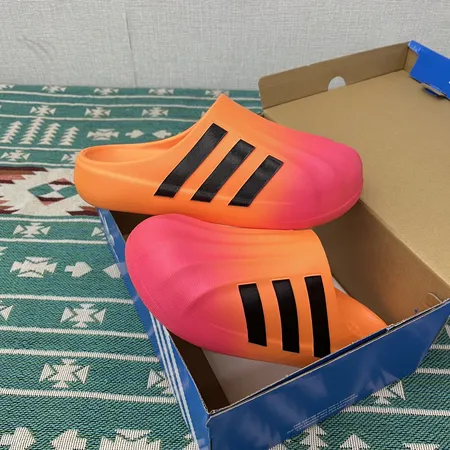 アディダス スリッパ