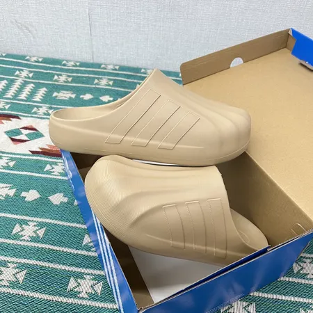 アディダス スリッパ