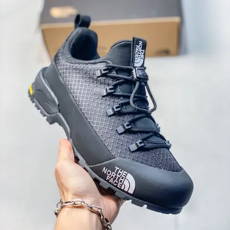 ノースフェイス スニーカー