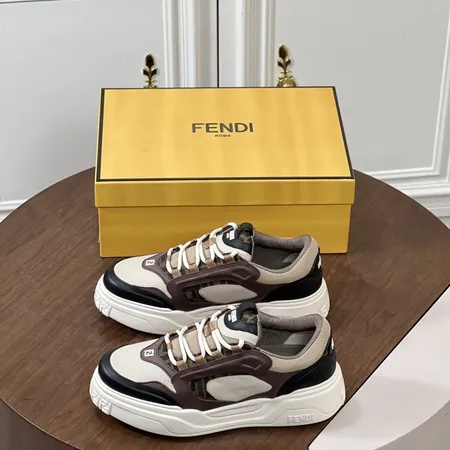 フェンディ カジュアルシューズ