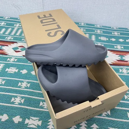 アディダス スリッパ