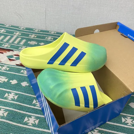 アディダス スリッパ