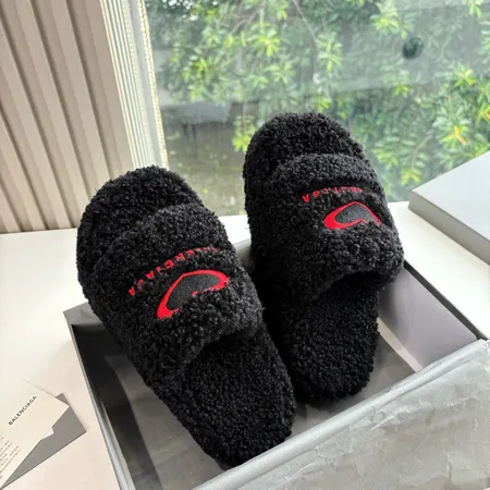 バレンシアガ スリッパ