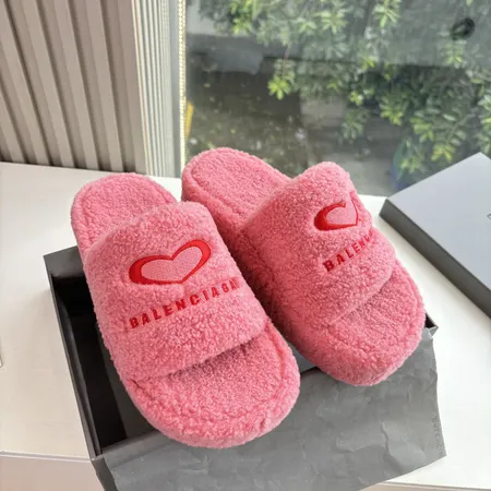 バレンシアガ スリッパ