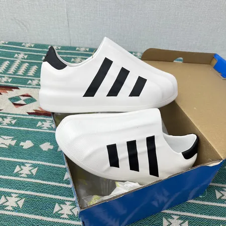 アディダス スリッパ