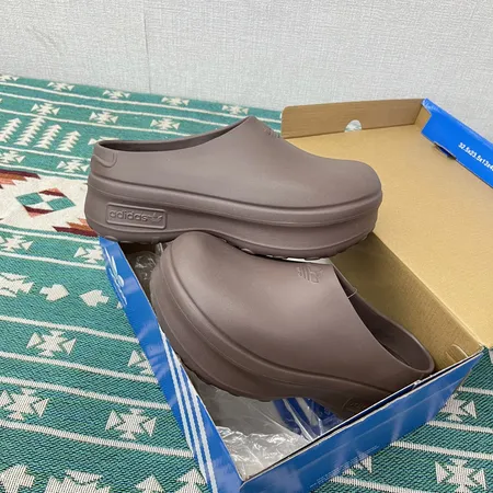 アディダス スリッパ