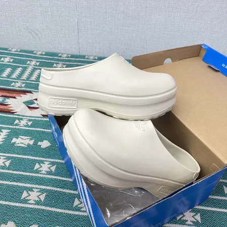 アディダス スリッパ