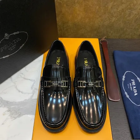 プラダ ビジネスシューズ