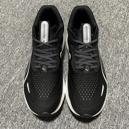 プーマ スニーカー