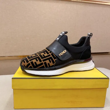 フェンディ カジュアルシューズ