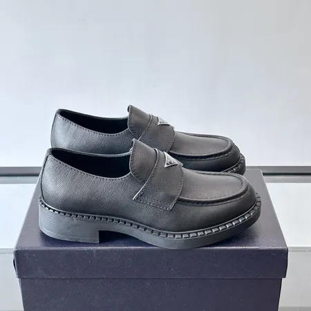 プラダ ビジネスシューズ