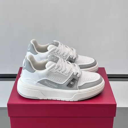 ヴァレンティノ カジュアルシューズ