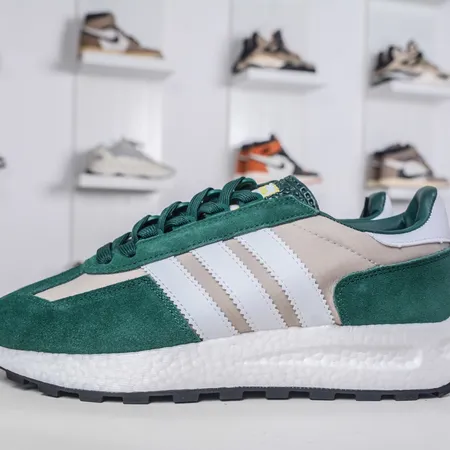 アディダス スニーカー