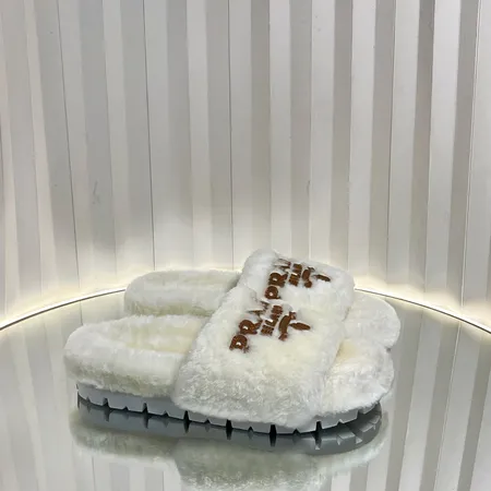 プラダ スリッパ