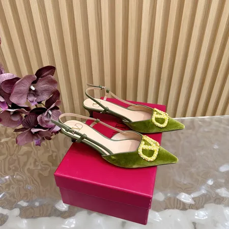 ヴァレンティノ サンダル