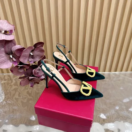 ヴァレンティノ サンダル