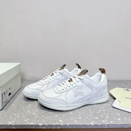 バーバリー ス カジュアルシューズ